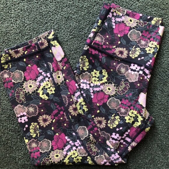 Lululemon Wunder Under Crop (Hi-Rise) Leggings 21" in Colour Fluorolace Multi, 6 - Picture 2 of 11